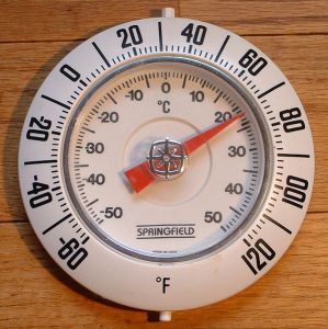 597px-Raumthermometer_Fahrenheit+Celsius